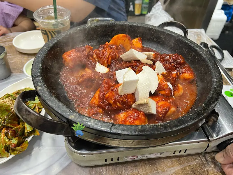 돌판 위에서 익어가는 양념구이