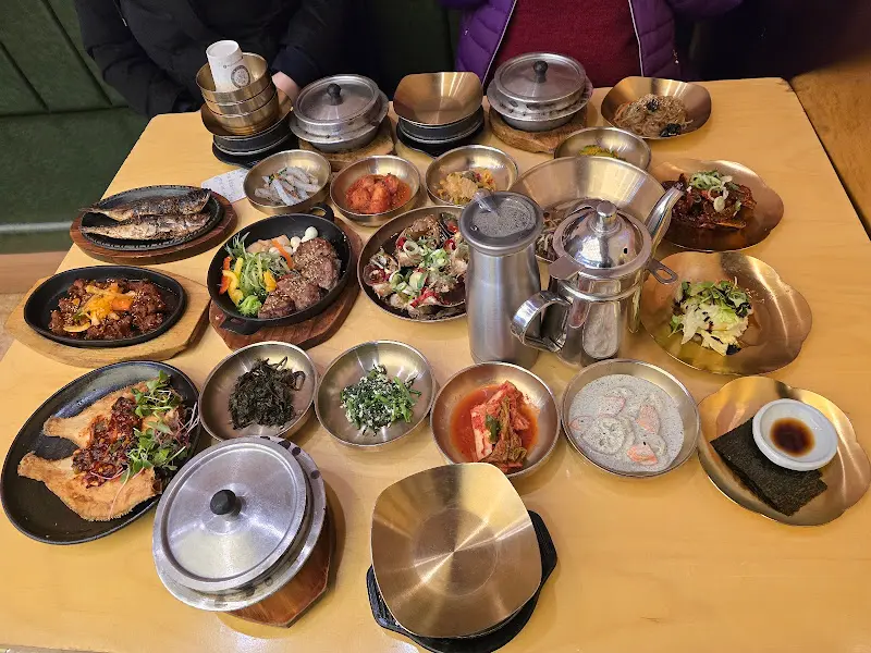 푸짐하게 차려진 한 상