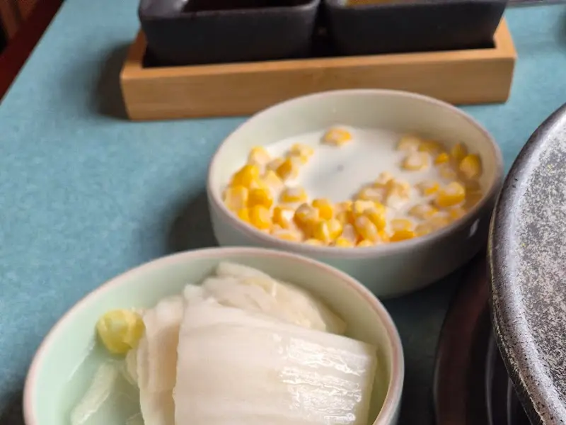 콘샐러드와 백김치