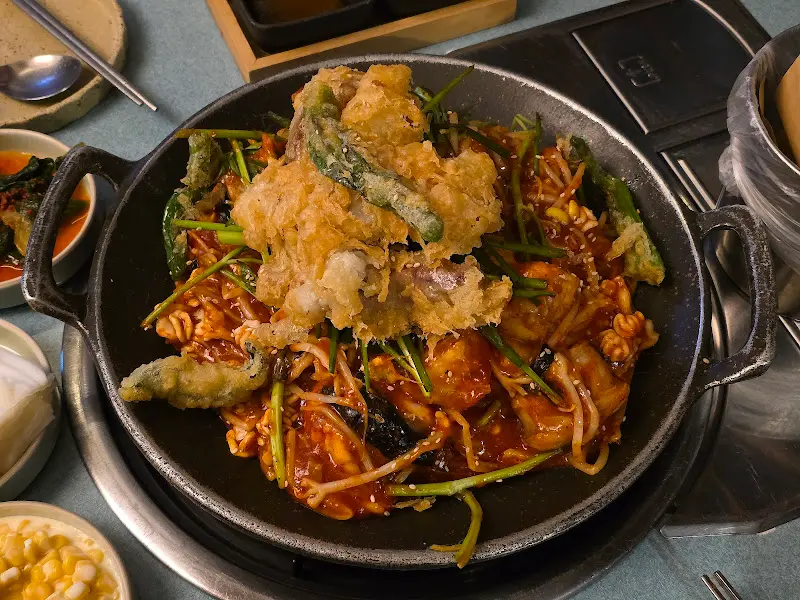 곱창 튀김 아구찜 끓는 모습