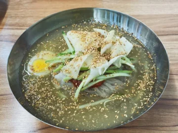 혼밥러의 성지, 가성비 끝판왕 대동 냉면에서 맛보는 추억의 면목동 맛집 순례기