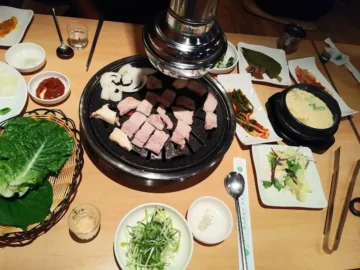 골목길 숨은 보석, 옛토담골에서 맛보는 정겨운 서울 돼지갈비 맛집 기행