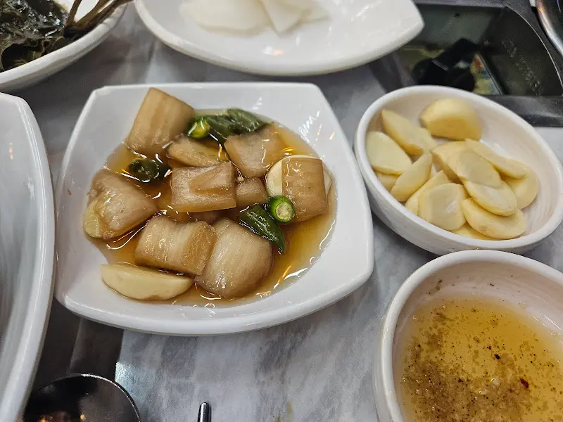 다양한 밑반찬 클로즈업 샷