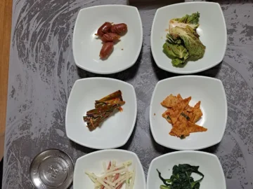 단양 구경시장 혼잡함을 피해 찾은, 로컬들의 숨은 보석 같은 용현 식당 사태찌개 맛집