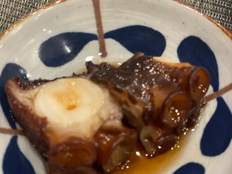 윤기 흐르는 문어 요리