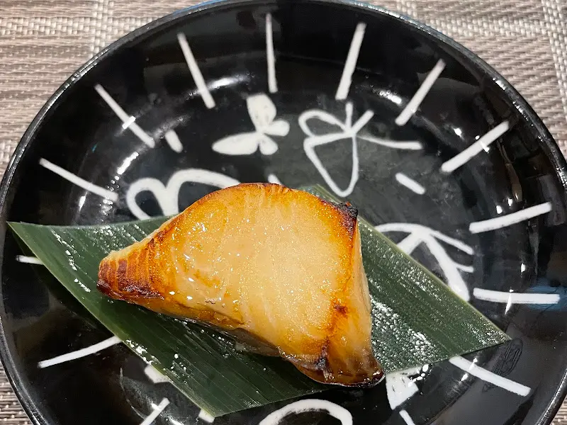 노릇노릇 구워진 생선구이