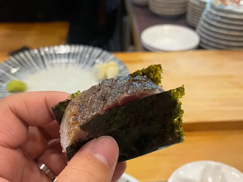 김으로 감싼 초밥