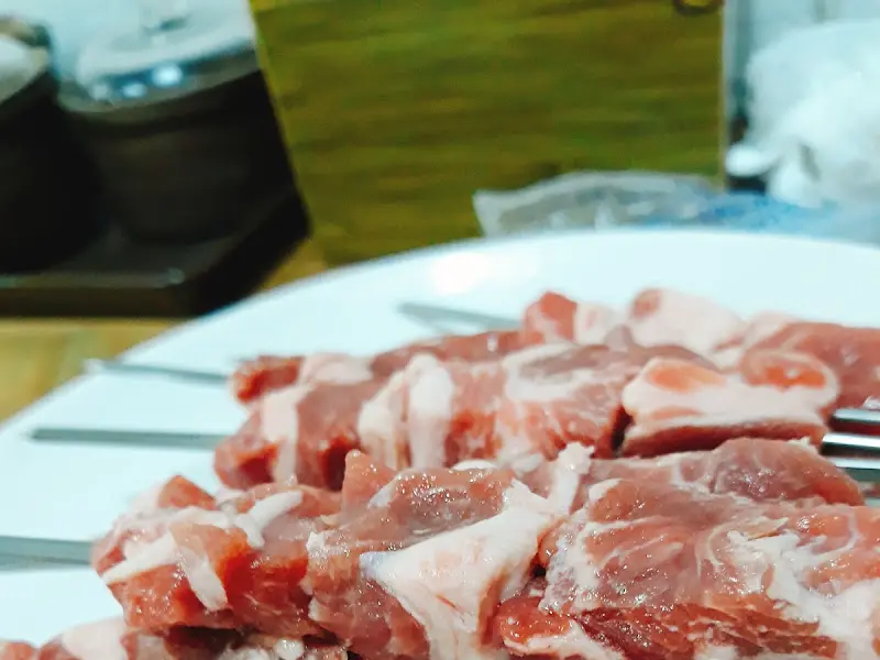 신선한 양꼬치의 모습