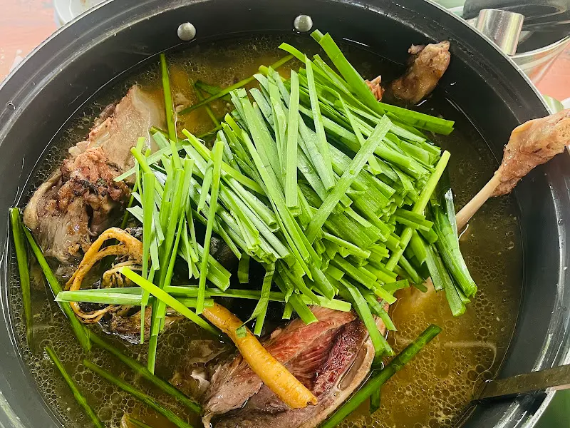 능이 오리백숙의 깊고 풍부한 향