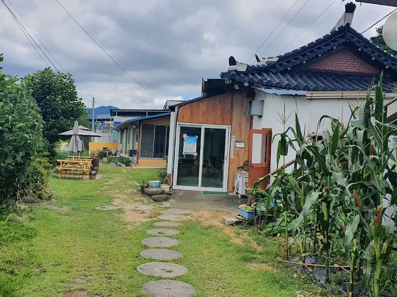 채마루의 정겨운 외부 모습