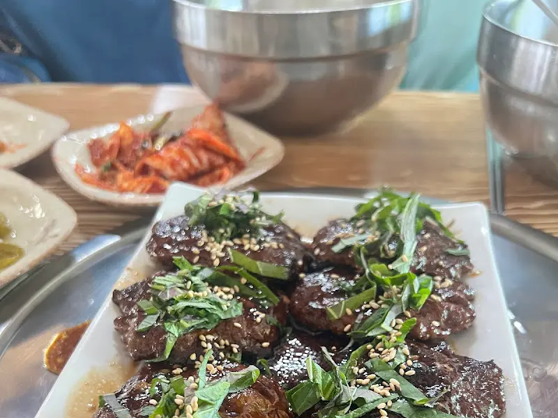 윤기가 흐르는 떡갈비