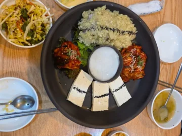 웨이팅도 힙하게, 울산 삼산 보쌈집에서 맛보는 인생 마늘보쌈 맛집 쇼!