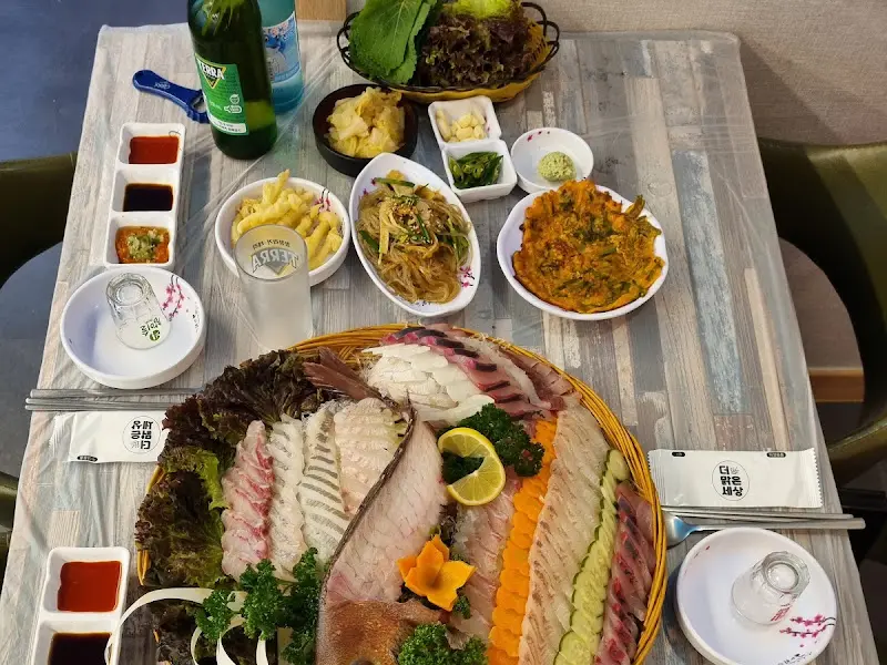 푸짐한 모듬회 한 상 차림