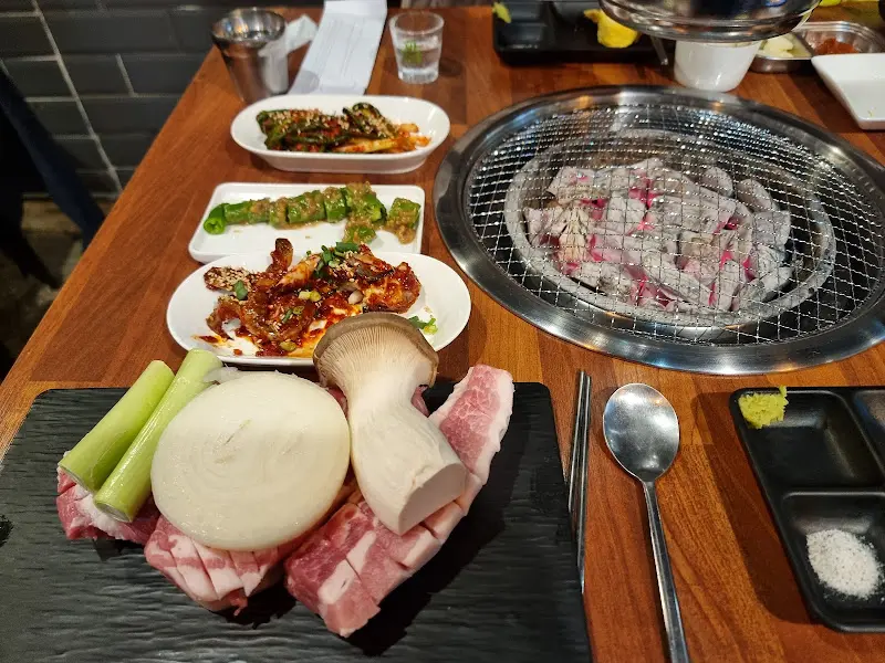 푸짐하게 차려진 한 상