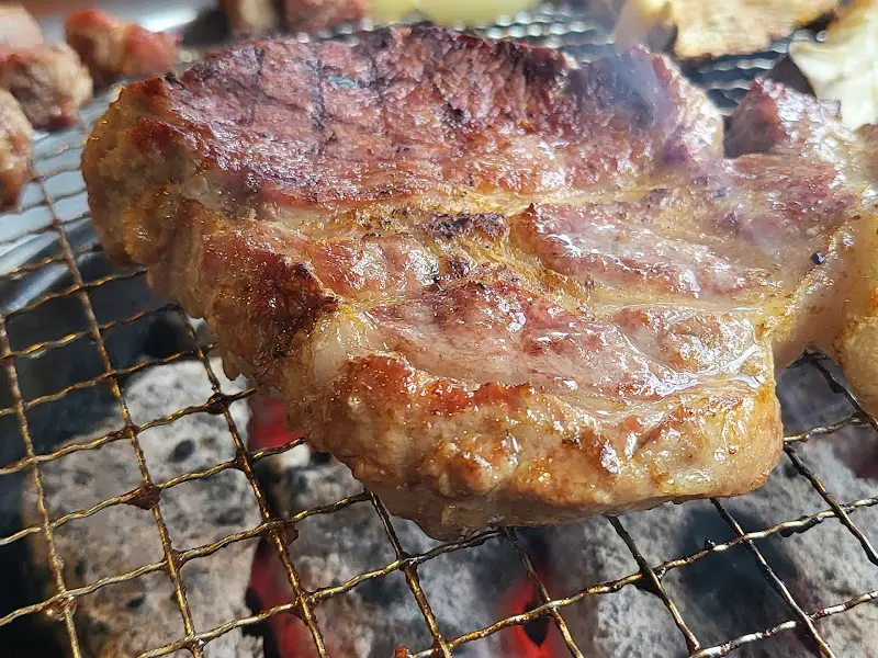 맛있게 구워진 삼겹살