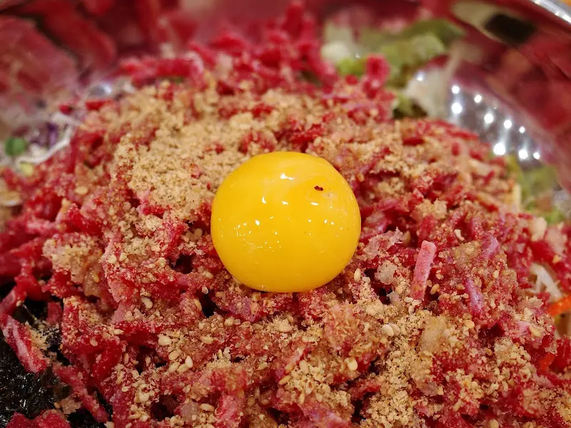 육회비빔밥 디테일 샷