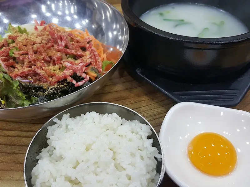 육회비빔밥과 곰탕, 밥 한 공기