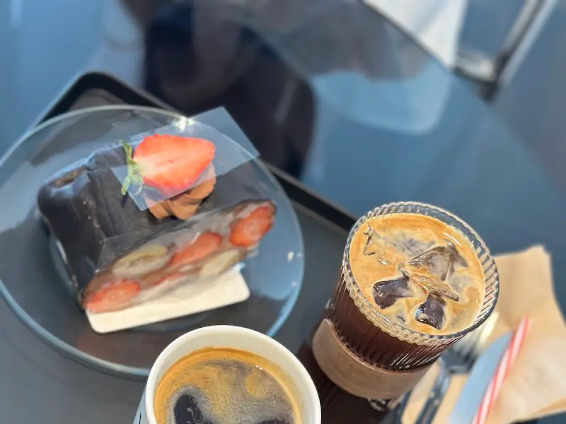 초코 크레페와 아이스 아메리카노