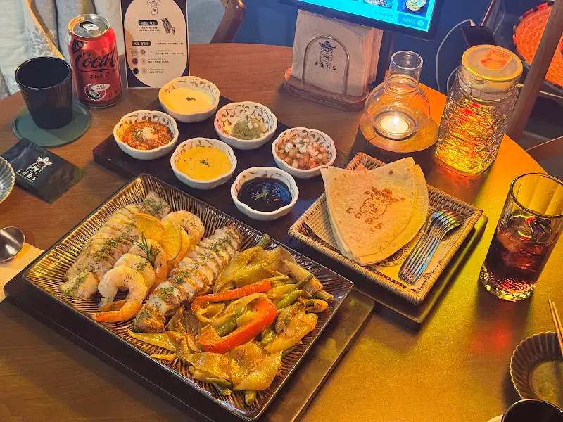 칸스 대구점의 스몰 다이닝 코스 타코 플래터