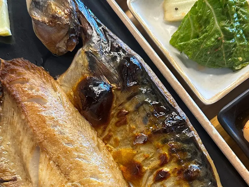 윤기 좔좔 고등어구이