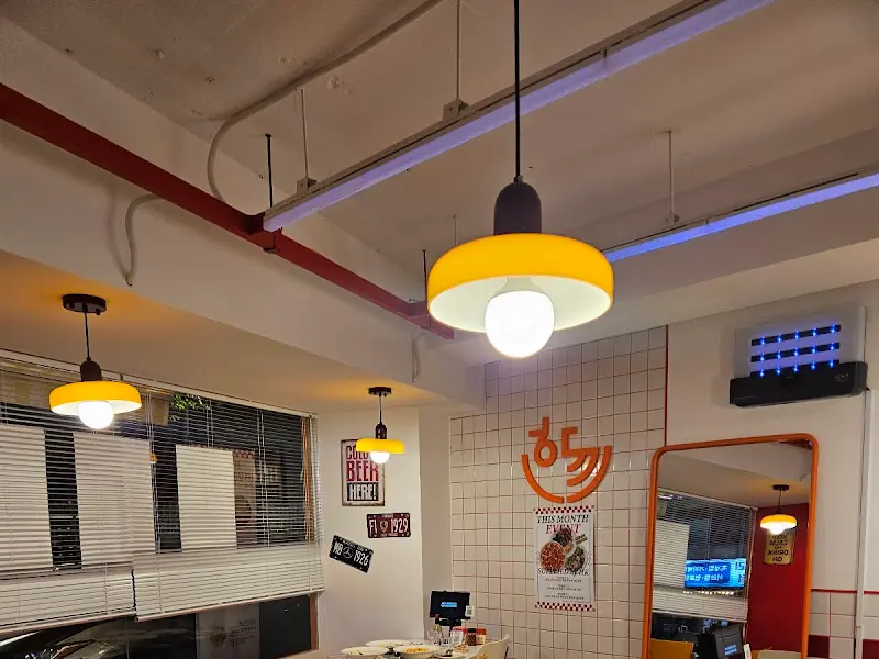 힙한 매장 인테리어