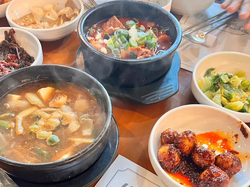 된장찌개와 김치찌개