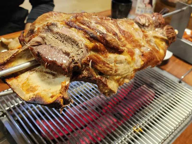 압도적인 비주얼의 양다리 통구이