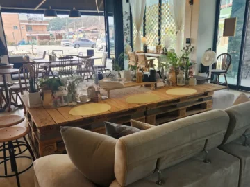 정지용 시인의 향기가 머무는, 옥천 커피 맛집 “미스터 브루쓰”에서 만난 인생 커피