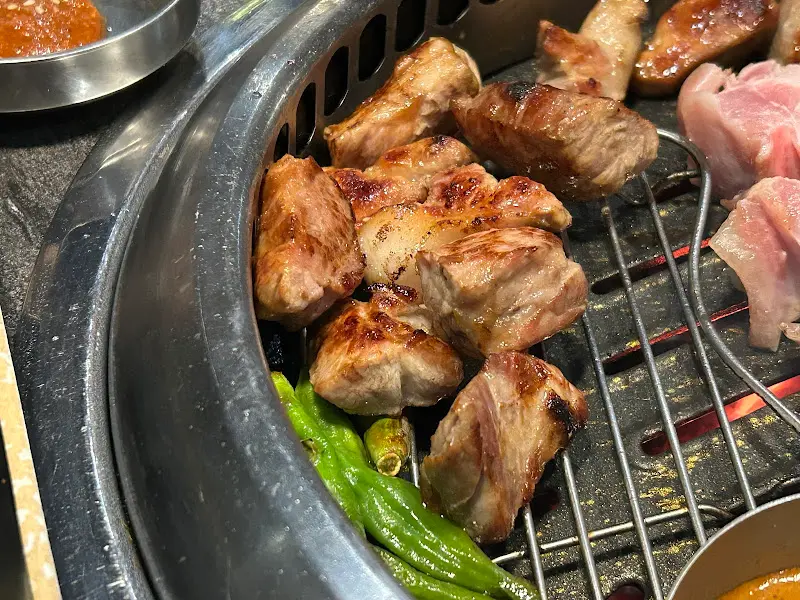 잘 구워진 흑돼지