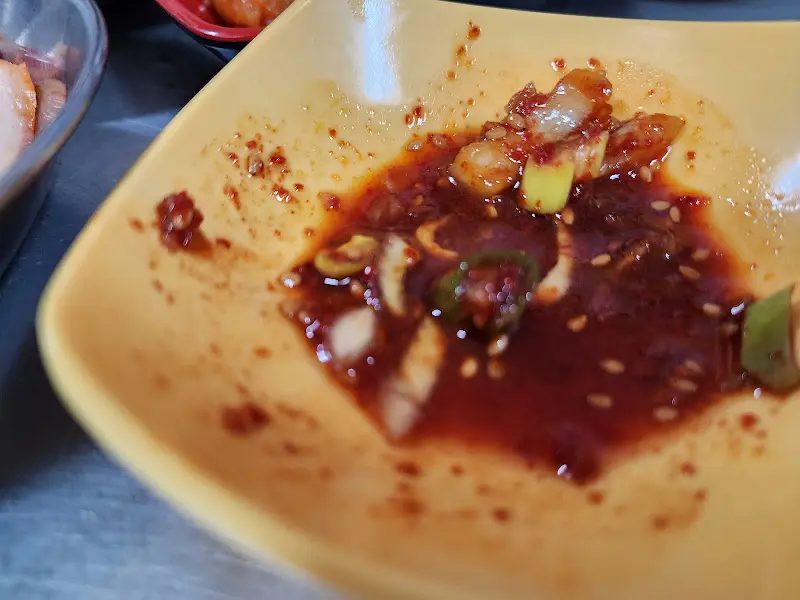 양념이 조금 남은 빈 접시. 맛있었다는 증거겠지?