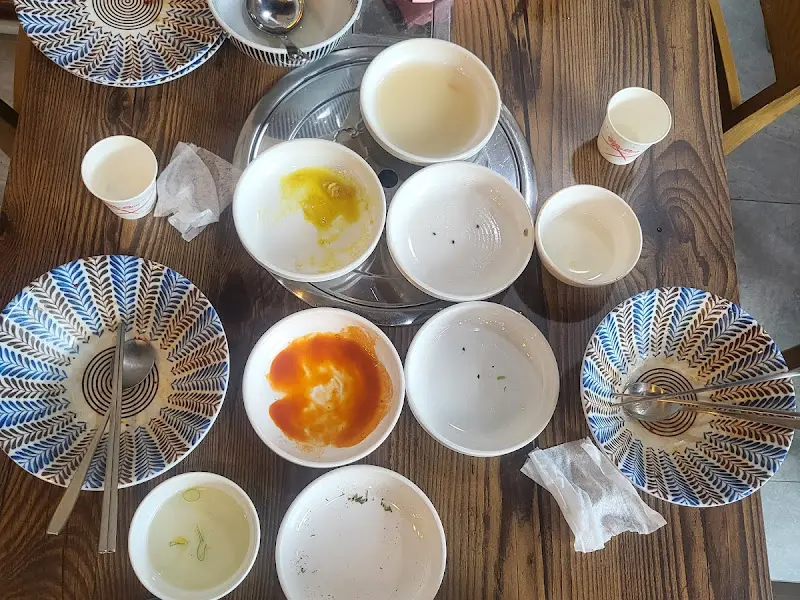 깔끔하게 비워진 테이블