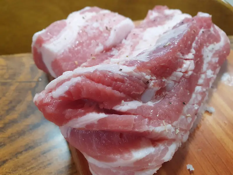 신선한 흑돼지 삼겹살