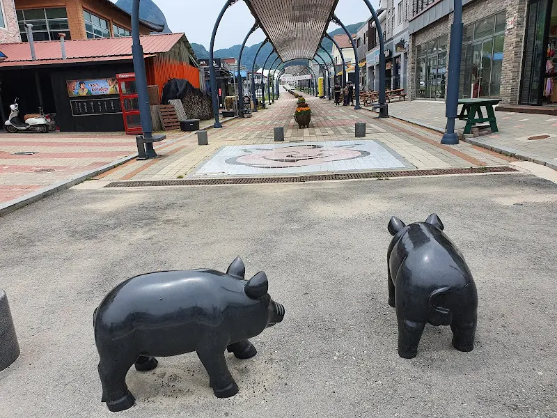 흑돼지 조형물