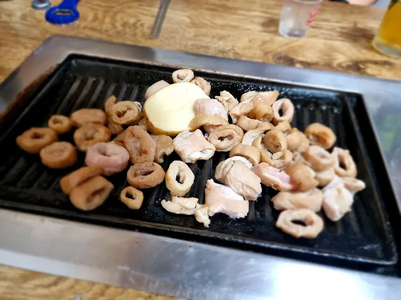 불판 위에 구워지는 막창