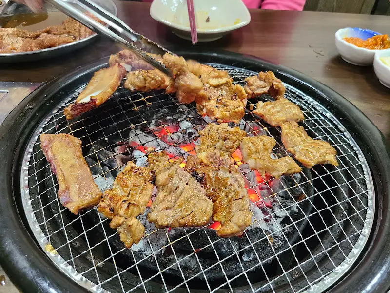 숯불에 구워먹는 양념갈비