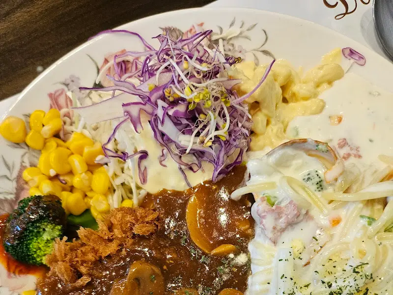 돈까스와 샐러드