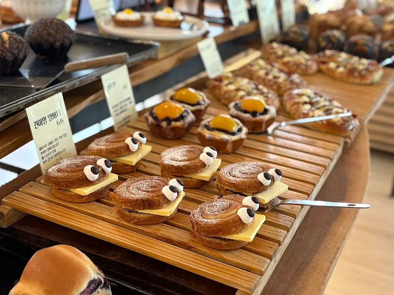 다양한 빵들의 근접 샷