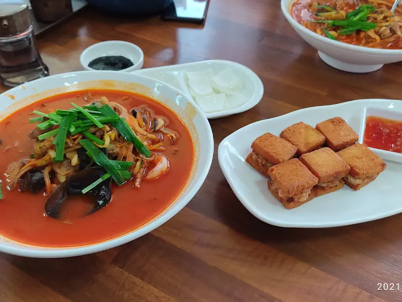 짬뽕과 멘보샤 투샷