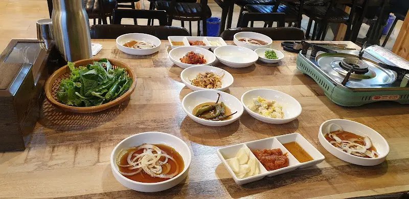 푸짐한 밑반찬 한상차림