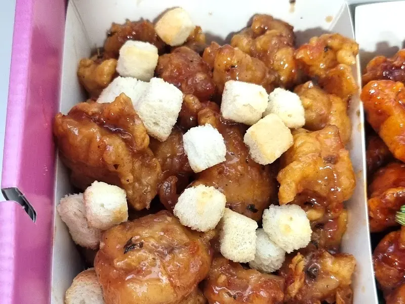 양념과 로제 닭강정의 조화