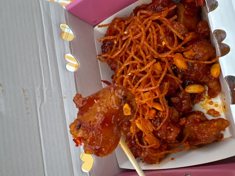 매콤달콤한 양념 닭강정