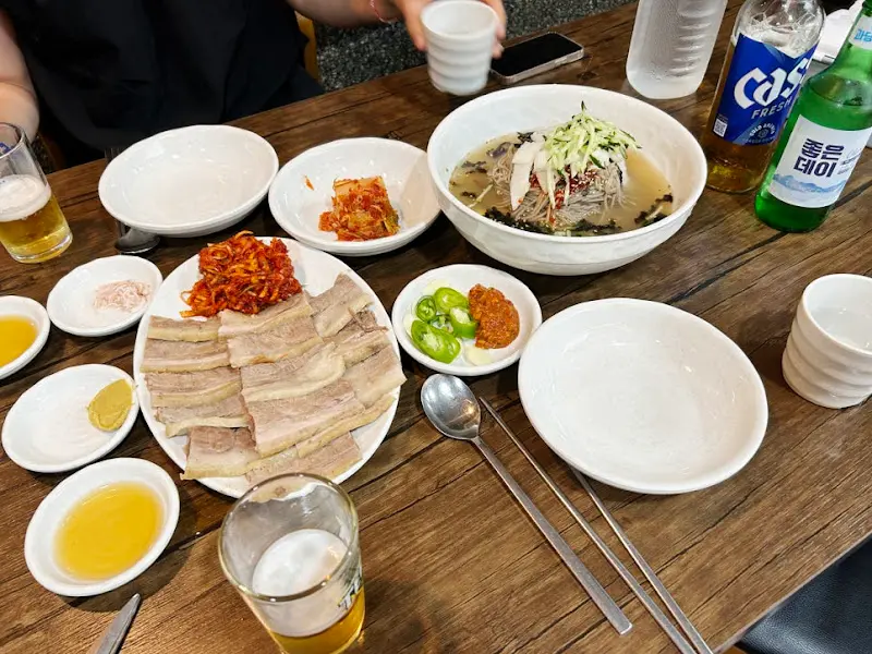 물막국수와 수육 한상차림