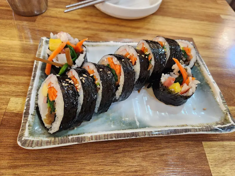 정갈한 기본 김밥