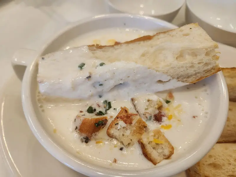 따뜻하고 부드러운 감자 스프