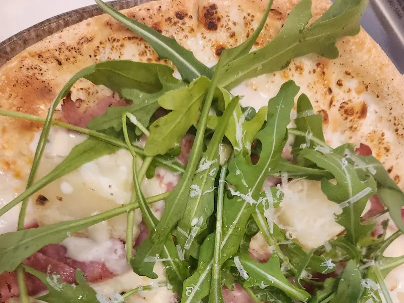 향긋한 루꼴라 포테이토 피자