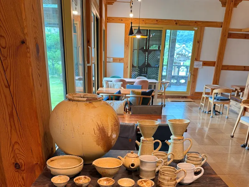 카페 내부 장식