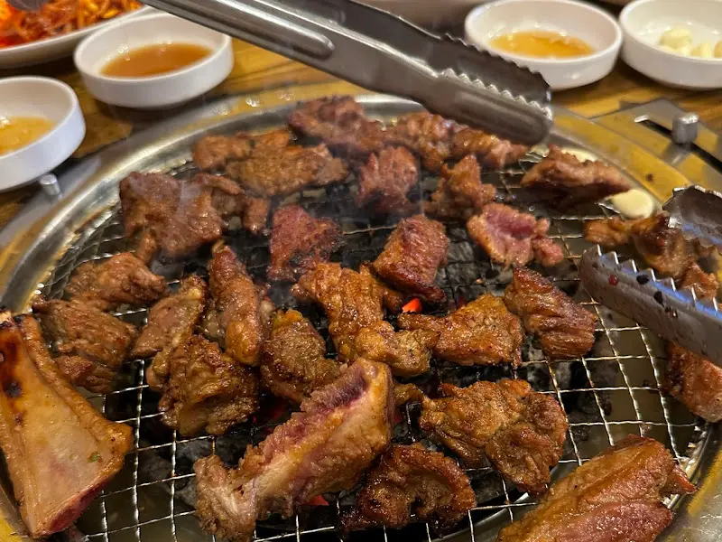 맛있게 익은 돼지갈비
