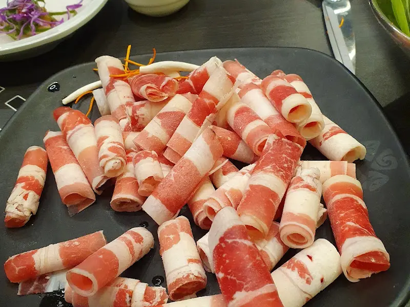 얇게 슬라이스된 고기