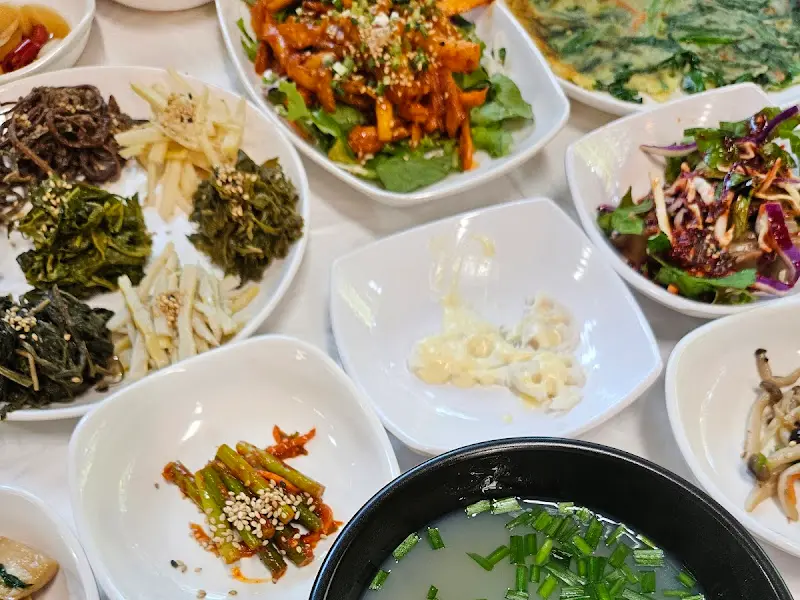 다채로운 색감의 나물 반찬들