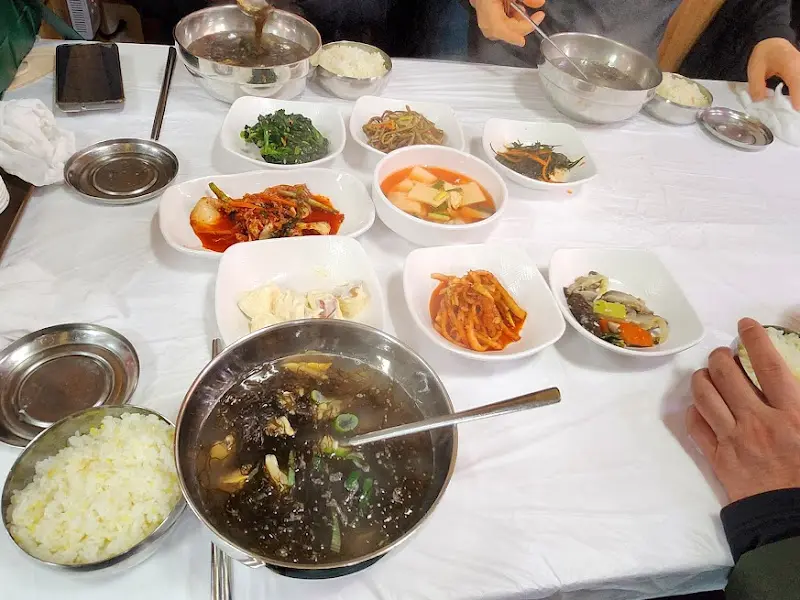 푸짐한 세모국 백반 한 상 차림